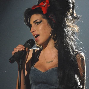 amy-winehous