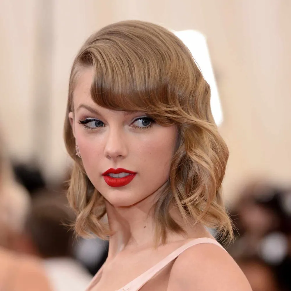 Hình ảnh Taylor Swift với tóc vintage.