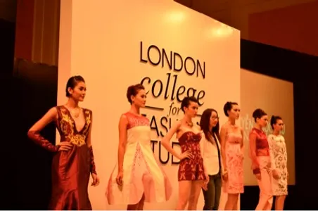 Buổi trình diễn tại Học viện Thời trang London (Hà Nội)