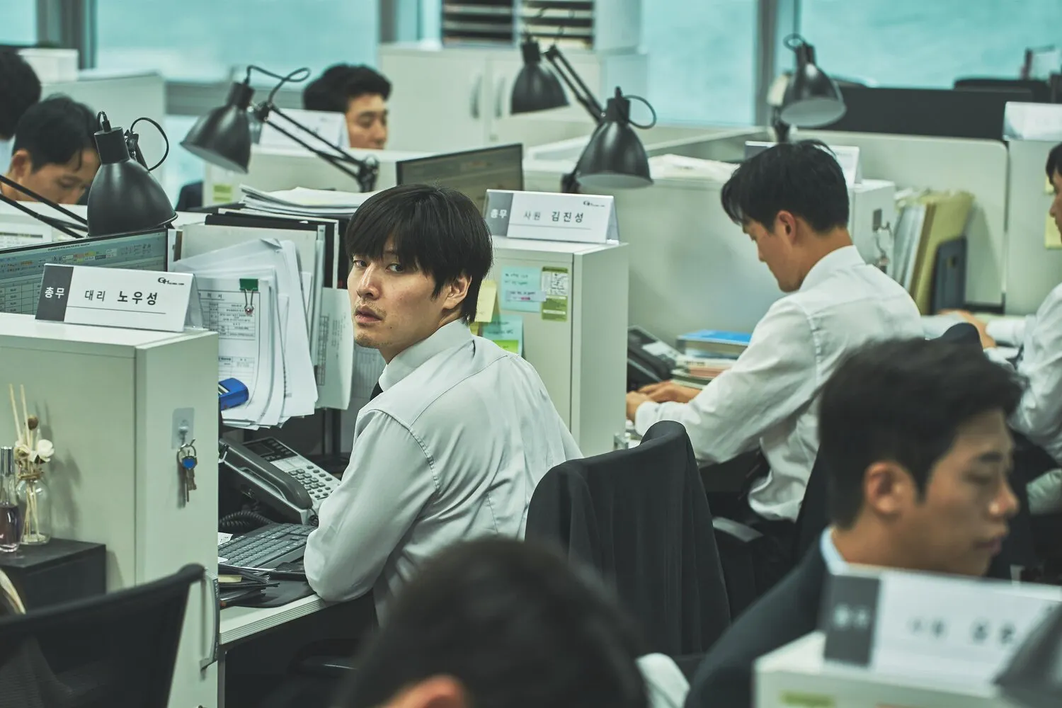 ELLE-84M2-WALL-TO-WALL-REVIEW-PHIM-KANG-HA-NEUL-NETFLIX00007