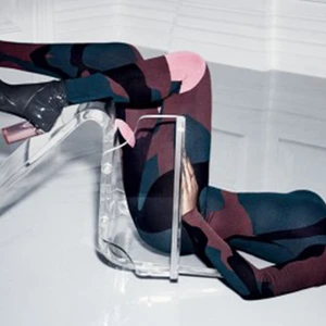 Rihanna gợi cảm trên bìa tạp chí Dior Magazine