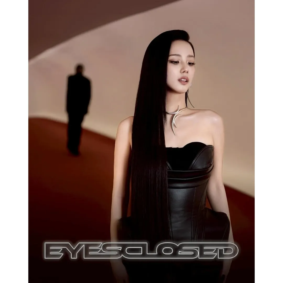 Hình ảnh kiểu trang điểm Jisoo trong Eyes Closed.
