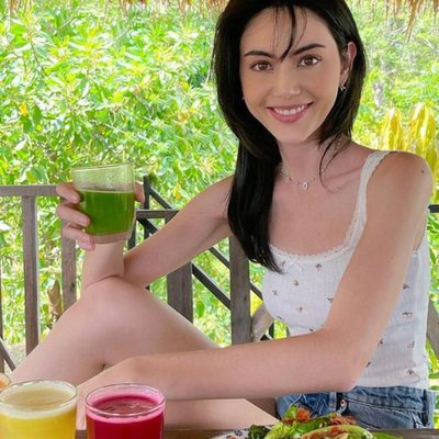 Davika thường xuyên bổ sung sinh tố.