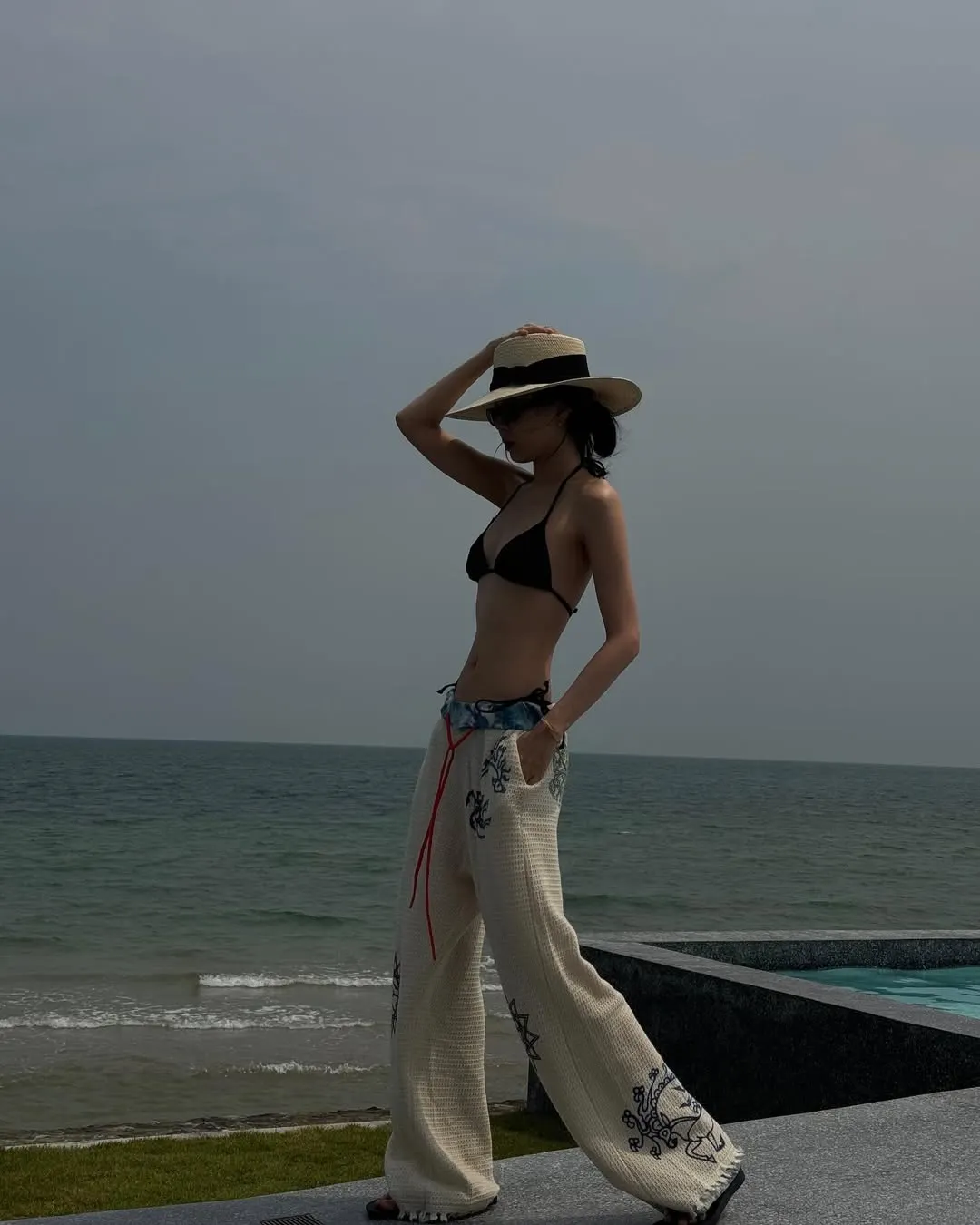 sao hàn Son Naeun mặc đồ đi biển