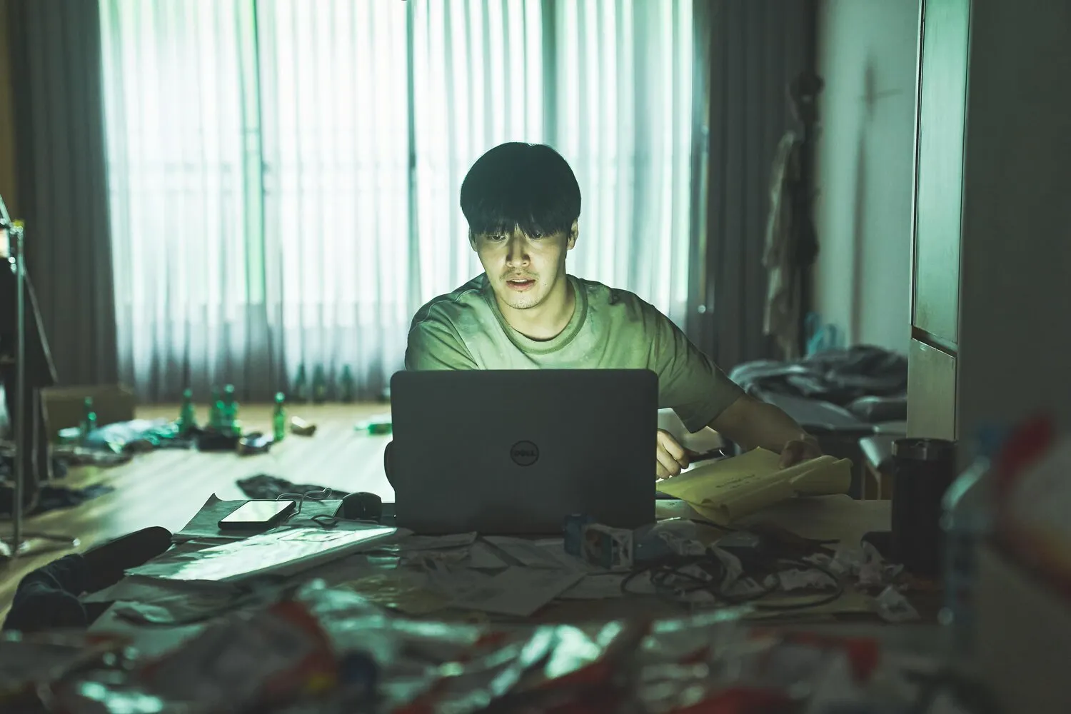 ELLE-84M2-WALL-TO-WALL-REVIEW-PHIM-KANG-HA-NEUL-NETFLIX00009