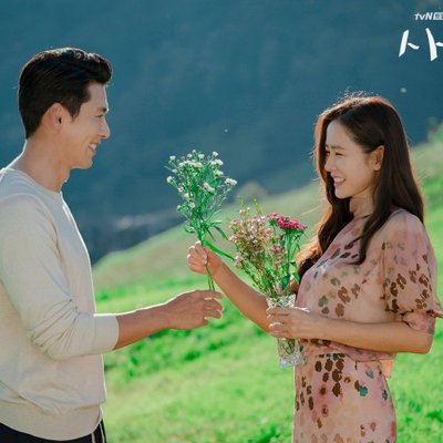 son ye jin hyunbin cười