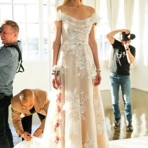 77 mẫu váy cưới đẹp nhất trong Tuần lễ thời trang cô dâu Thu-Đông 2017