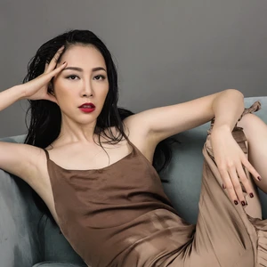 Diễn viên múa Linh Nga trong thiết kế của NTK Li Lam 12