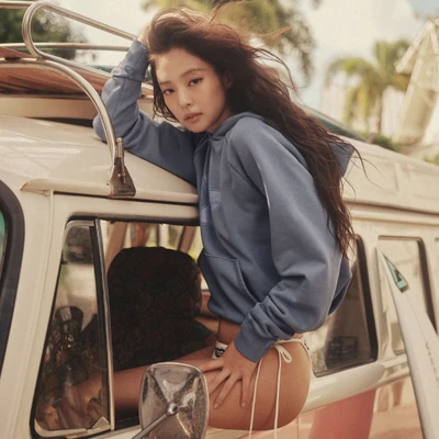 Jennie trong bộ ảnh hợp tác cùng Frankies Bikinis