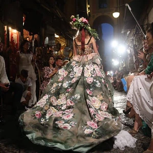 Sân khấu trình diễn Dolce Gabbana qua các thời kỳ Ellevn