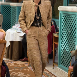 bst thoi trang chanel prefall 2017