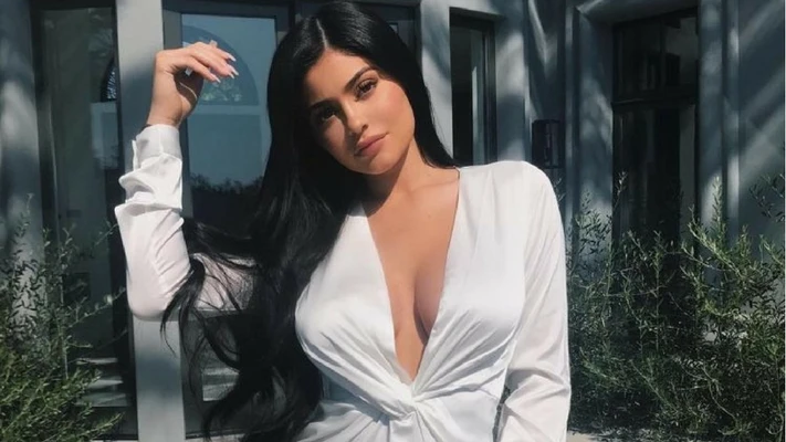 Kylie Jenner úp mở chuyện có thai và giới tính em bé - ELLE Việt Nam