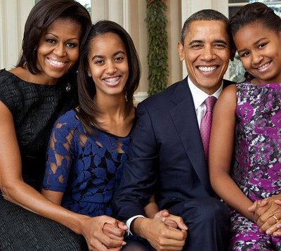 11 hình ảnh đáng nhớ của vợ chồng Obama khi còn là Tổng Thống Mỹ (2009-2016)