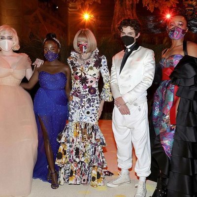 Đồng chủ trì Met Gala 2021