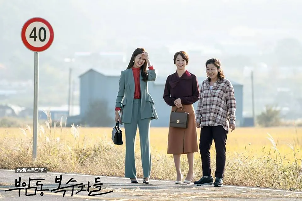 Thời trang trong phim: Câu Lạc Bộ Báo Thù (Avengers Social Club)