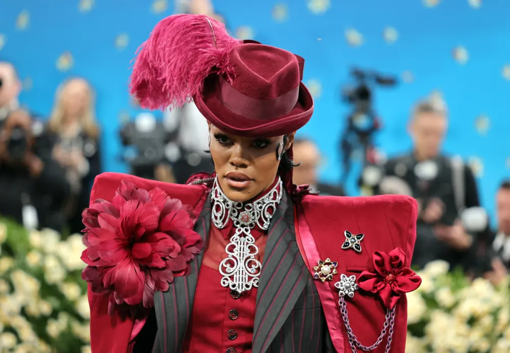Teyana Taylor diện mũ tại met gala 2025