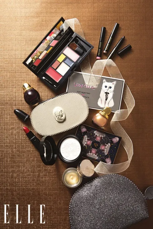 1. Son MAC 2. Sơn móng tay CHRISTIAN DIOR 3. Bộ trang điểm SHISEIDO 4. Màu mắt nhũ BOBBI BROWN 5. Bộ trang điểm SHU UEMURA Shupette 6. Bộ trang điểm MAC 7. Sơn móng tay CHRISTIAN DIOR 8. Phấn highlight CLÉ DE PEAU BEAUTÉ 9. Bộ màu mắt CLÉ DE PEAU BEAUTÉ 10. Màu mắt dạng kem LANCÔME