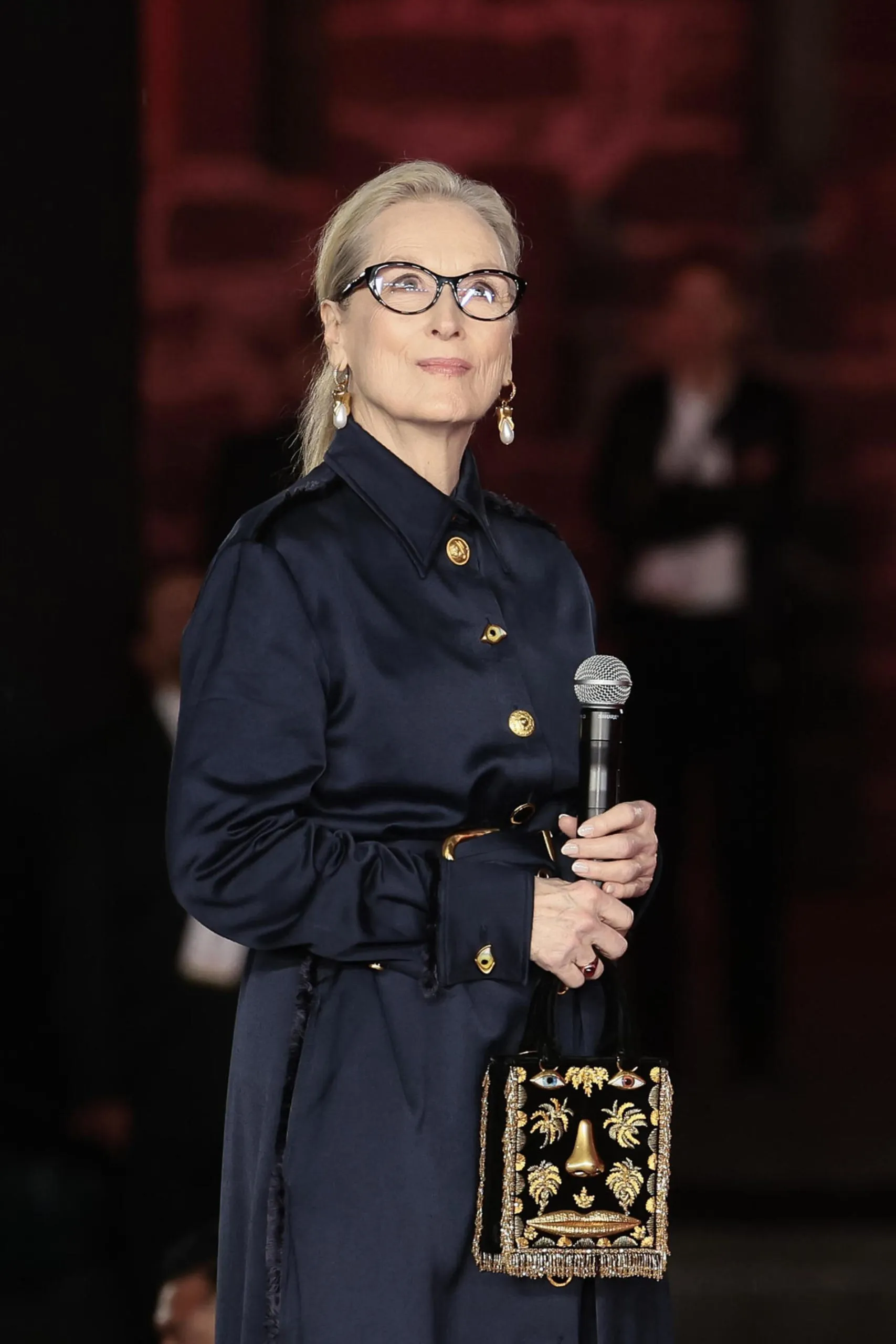 Túi xách Mini Face và hoa tai Gold Teeth