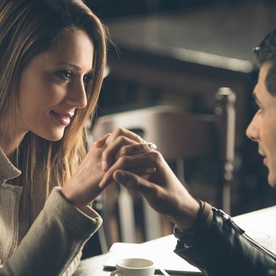 Lòng trắc ẩn là sự giao tiếp chân thành - ELLE Việt Nam