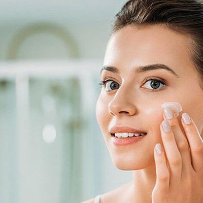 Dùng mỹ phẩm chăm sóc da với liều lượng bao nhiêu là phù hợp?