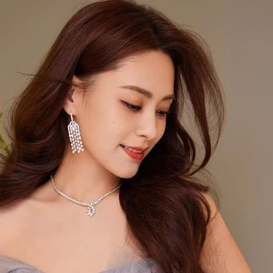 Cô gái tóc dài chụp góc nghiêng-BAP