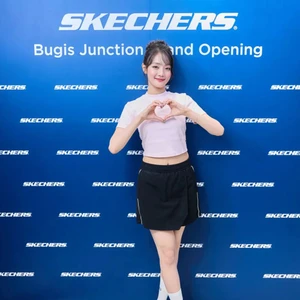 minnie i-dle tại sự kiện giày skechers