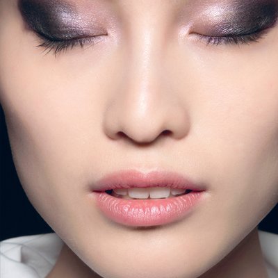 Trang điểm mắt khói trong show Michael Kors