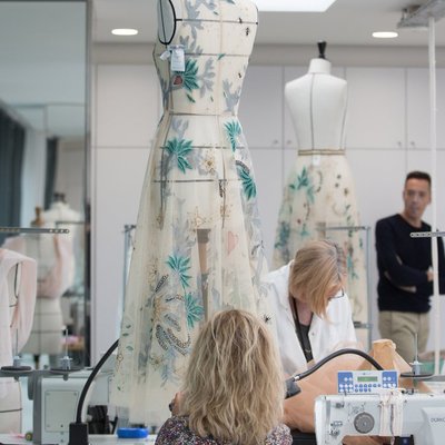 lvmh thiếu nhân sự thời trang cao cấp