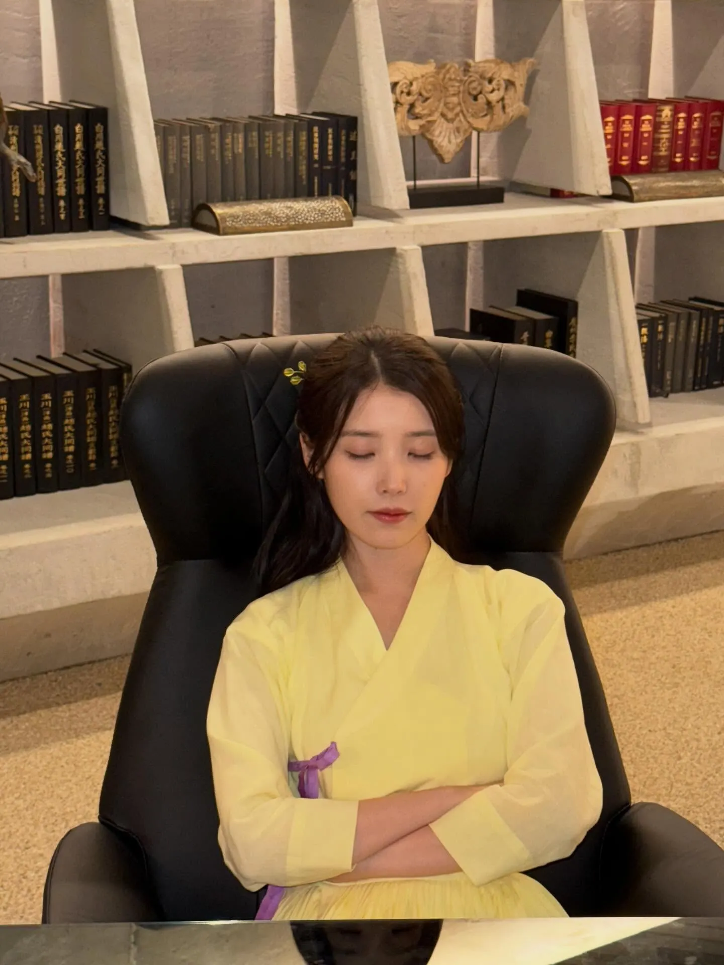 ELLE-PHONG-CACH-THOI-TRANG-IU-PERFECT-CROWN-PHIM00003