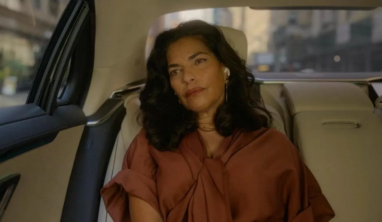 Ecrou de Cartier necklace tập 6 and just like that season 3
