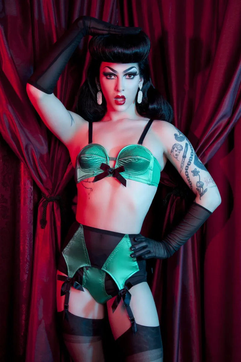 Violet Chachki - Nguời mẫu "drag queen" đầu tiên xuất hiện trong quảng cáo của một thương hiệu đồ lót