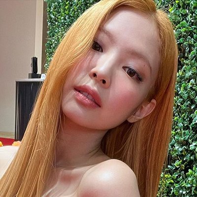 Jennie (BLACKPINK) và màu tóc nhuộm mới