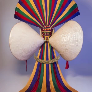 Á hậu Lệ Hằng trong trang phục truyền thống dự thi hoa hậu hoàn vũ thế giới 2016