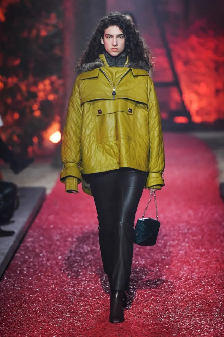 ELLE-Việt-Nam-Hermes-cân-bằng-một-mùa-ThuĐông-nổi-loạn-với-cảm-hứng-da-cổ-điển-32 ELLE-Việt-Nam-Hermes-cân-bằng-một-mùa-ThuĐông-nổi-loạn-với-cảm-hứng-da-cổ-điển-32