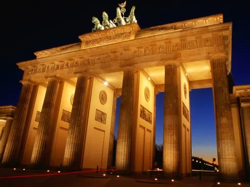 brandenburg-gate-at-dusk-berlin-germany