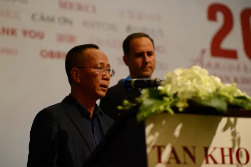 Ông Lê Quang Huy, TGĐ Tấn Khoa trong lễ kỷ niệm và công bố phân phối sản phẩm mới