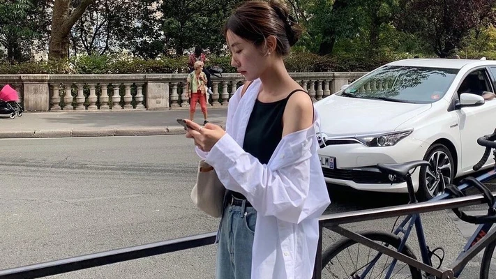 tín đồ thời trang hàn diện sơ mi khoác ngoài
