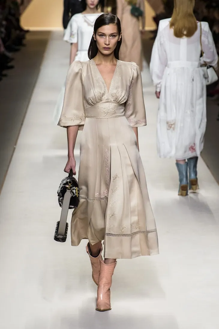 ELLE Việt Nam - Tìm lại cảm hứng Sloane Ranger thập niên 80 với bộ sưu tập mùa Thu 2018 của Fendi (6)