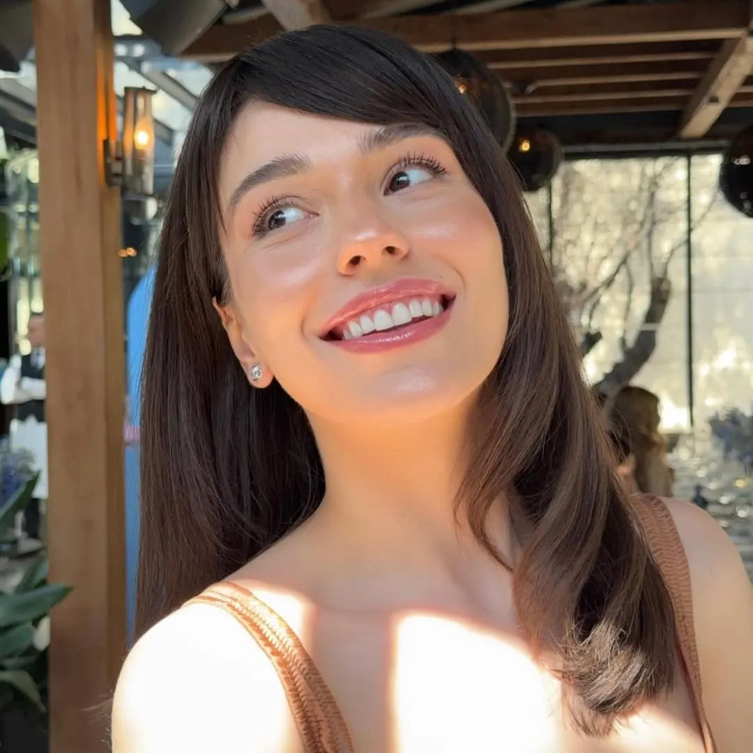 người mẫu với hơi thở thơm mát