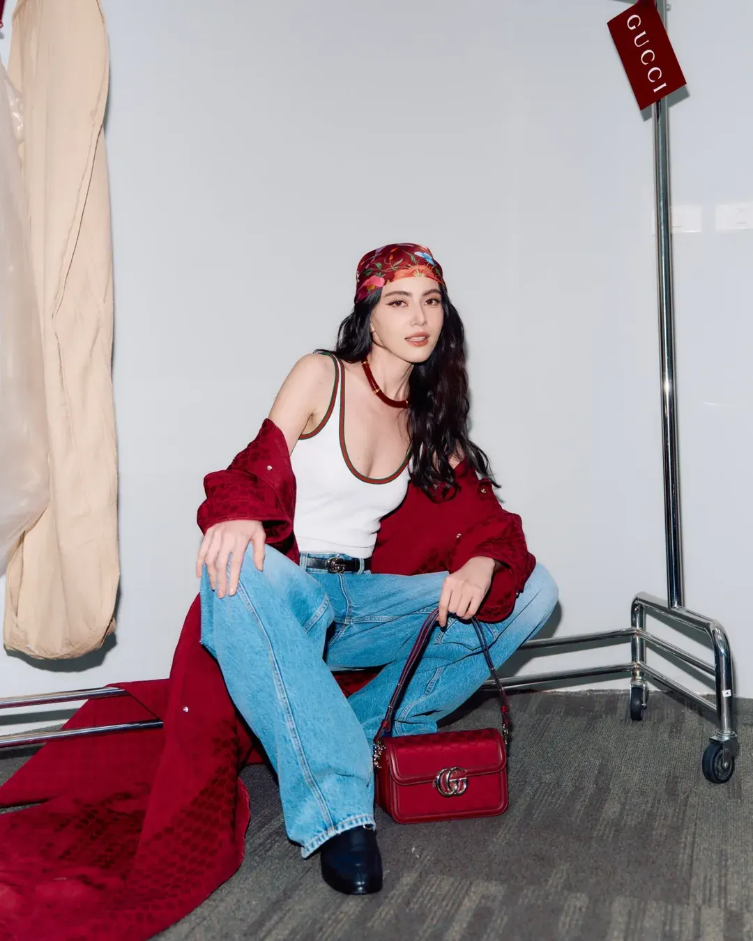 Mai Davika áo tank top
