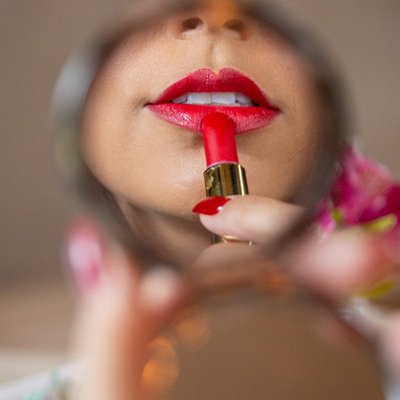 Điều gì sẽ xảy ra với não bộ khi bạn dừng trang điểm?
