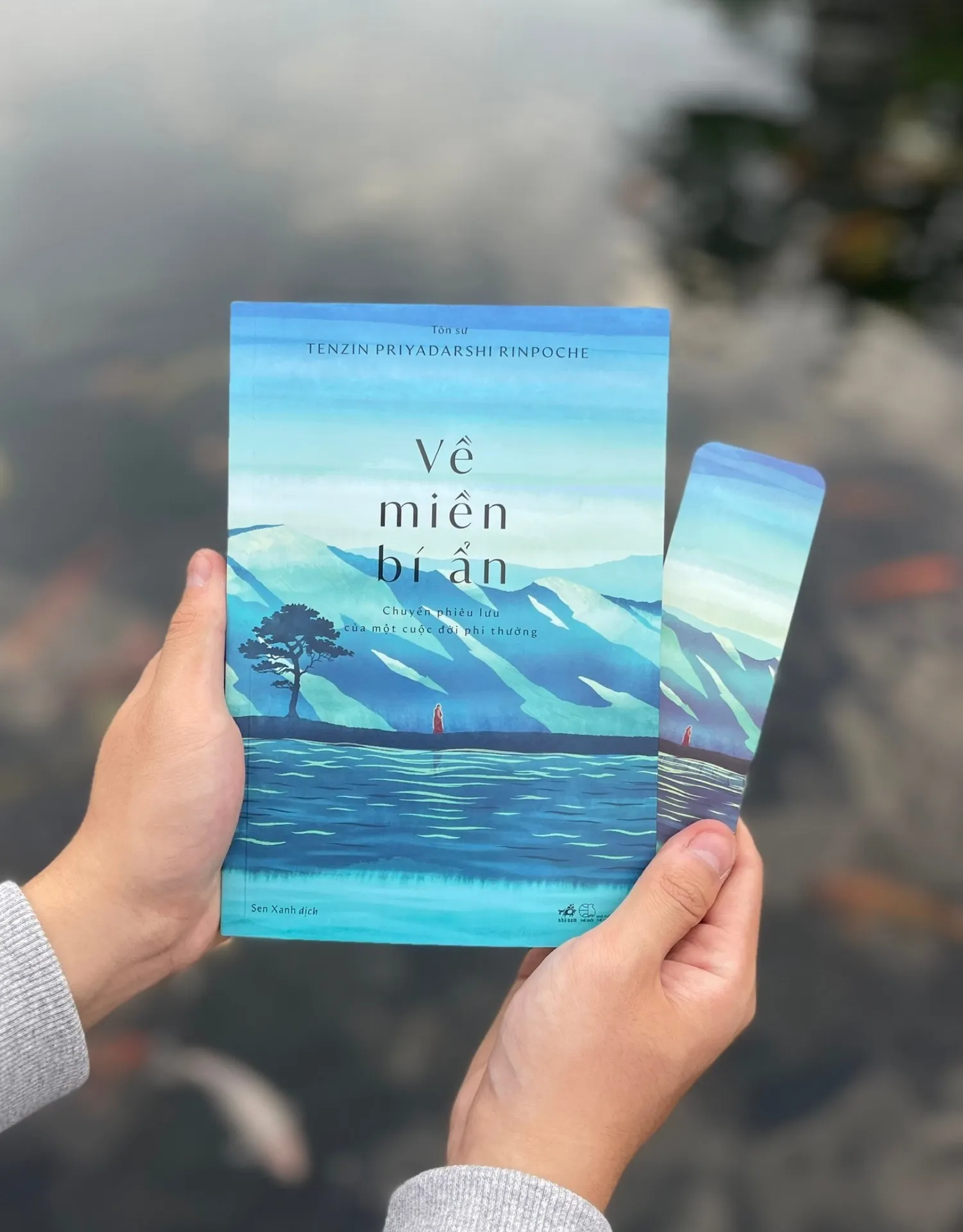 Cuốn hồi ký Về miền bí ẩn của tôn sư Tenzin Priyadarshi Rinpoche