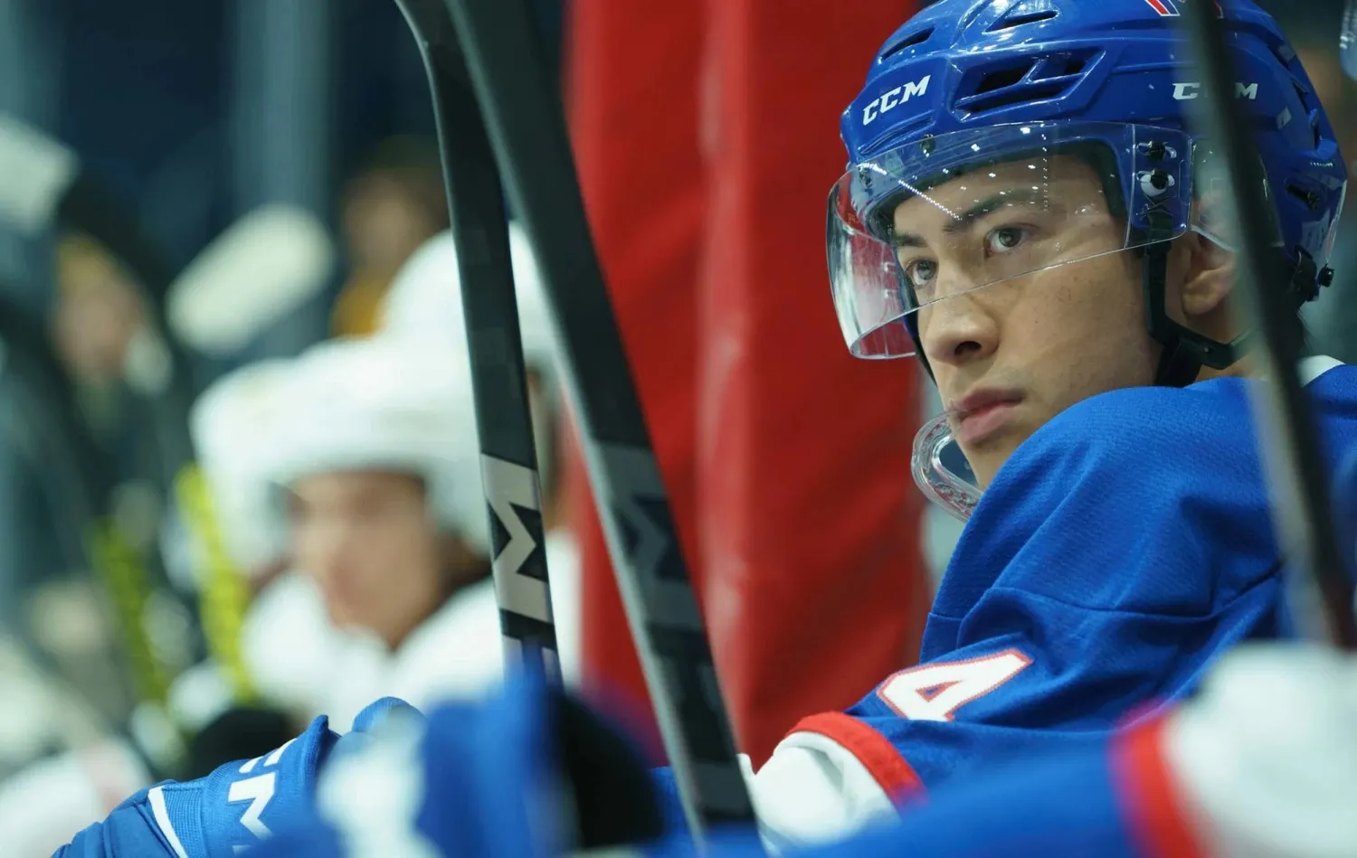 Phim Heated Rivalry gây sốt với câu chuyện tình yêu "nam châm trái dấu".