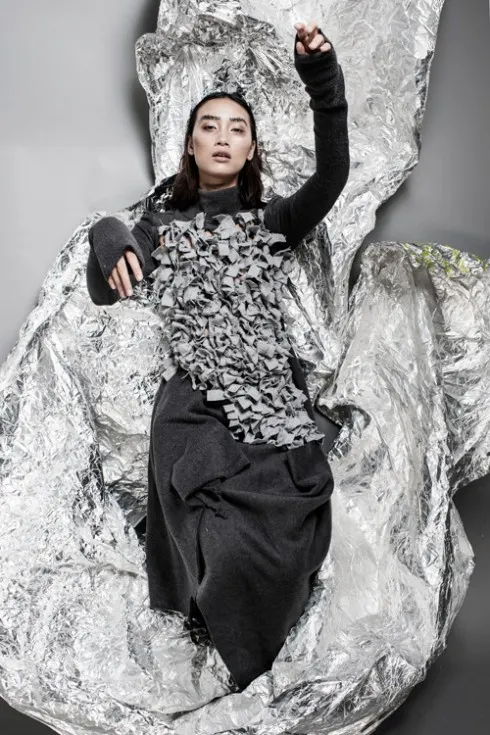 Váy suông họa tiết đính nổi 3D đầy ngẫu hứng