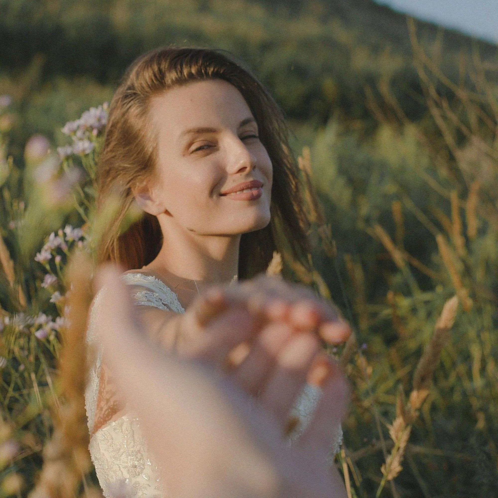 Cô gái tóc vàng sở hữu năng lượng tích cực