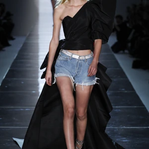 Những BST nổi bật tại tuần lễ Haute Couture Xuân-Hè 2017 - ELLE VN