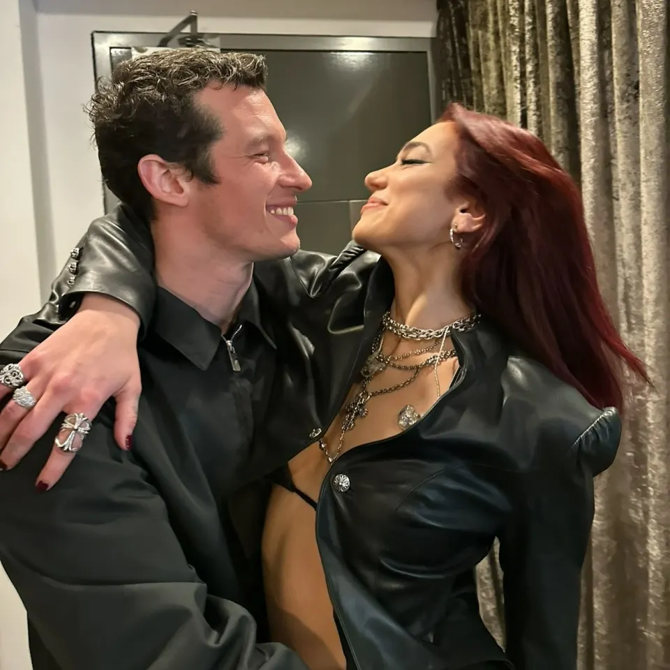 cặp đôi dua lipa và callum turner