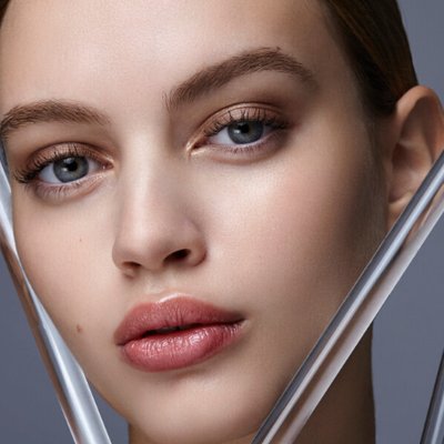 Thành phần mỹ phẩm-Cận mặt cô gái.
