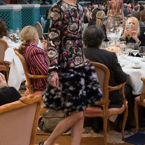 bst thoi trang chanel prefall 2017