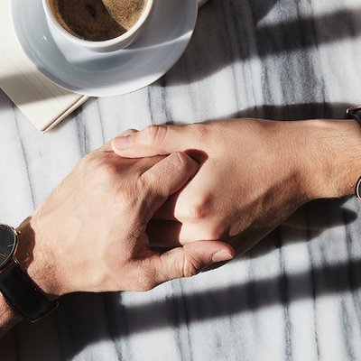 ELLE lắng nghe bạn: Làm gì khi chồng nhắn tin với người yêu cũ?
